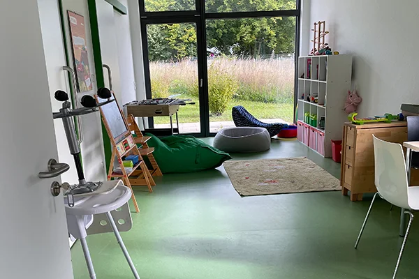 Gemeindeintegriertes Wohnen und Fördern Singen Das Bild zeigt ein Kinderzimmer mit Spielzeug