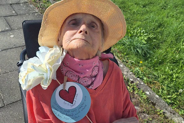 Kleine Geste Portrait Gisela Mayer