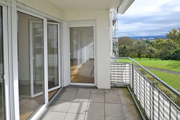 Wohnanlage Berg Das Bild zeigt einen Balkon