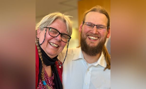 Das Foto zeigt Claudia Senf und David Lesslauer.