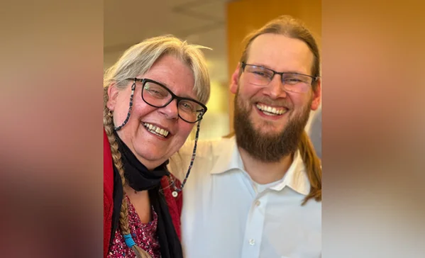 Das Foto zeigt Claudia Senf und David Lesslauer.