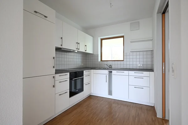 Wohnanlage Berg Das Bild zeigt eine Küche in einer leeren Wohnung