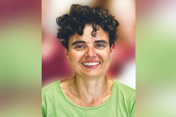 Ein Portraitfoto einer Frau.