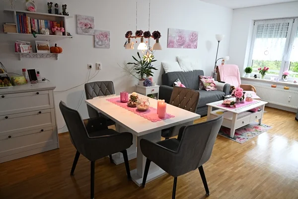 Wohnanlage Berg Das Bild zeigt ein möbliertes Zimmer