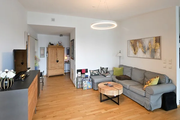 Das Bild zeigt eine Wohnungseinrichtung