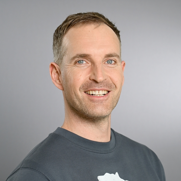 Das Bild zeigt ein Porträt von Eric Albrecht