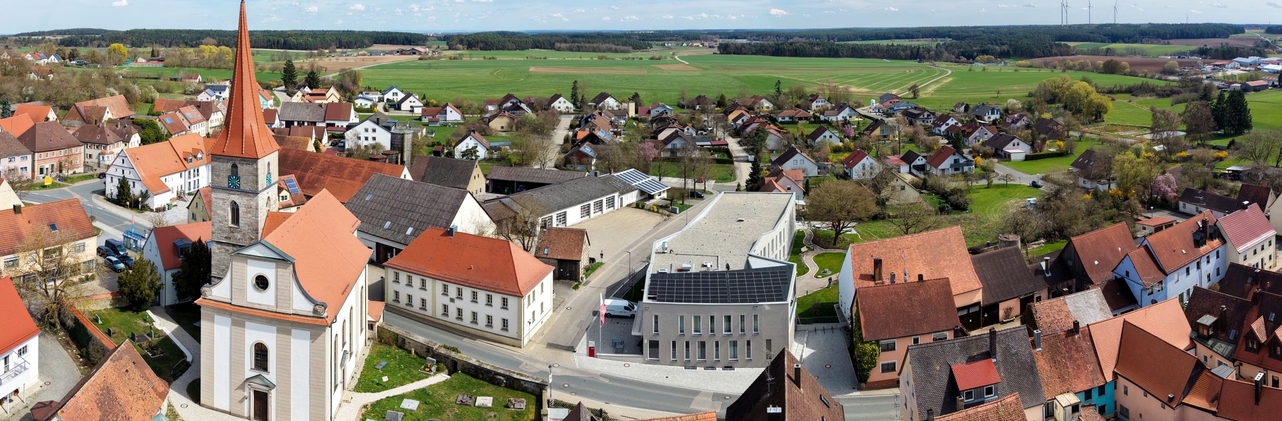 Das Bild zeigt ein Drohnenbild vom Haus St. Sophia