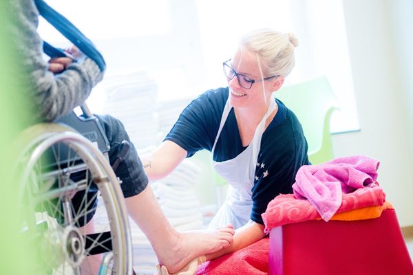 Zum tag der pflege 2020 gab es für die rund 900 pflegenden und hebammen sowie mitarbeitern der funktionsdienste und ambulanzen exklusive fleecejacken als dankeschön für die geleistete arbeit im zurückliegenden jahr. Tag der Pflege 12. Mai: Erfahrung mit Seuchen war ...