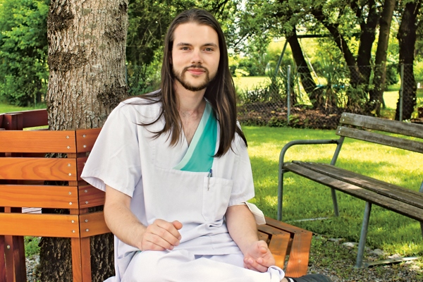 Das FSJ half Leon Moll bei der Berufsfindung: Er macht die Ausbildung zum Heilerziehungspfleger.