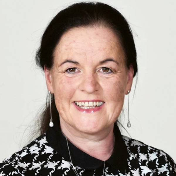 Margit Karg, Verwaltungsmitarbeiterin