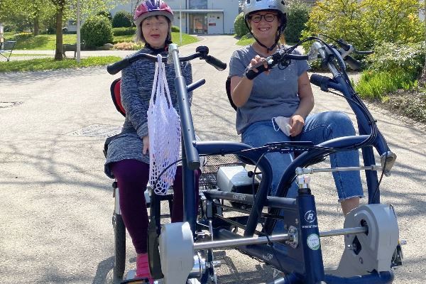 Die Fahrt mit dem Dreirad-Pedelec macht vielen Spaß. Die Fahrt mit dem Dreirad-Pedelec macht vielen Spaß.