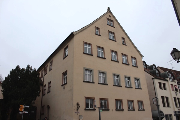 Bezahlbarer Wohnraum mitten in der Stadt: Das Ruthersche Haus aus dem 17. Jahrhundert war früher eine Klosterschule. 