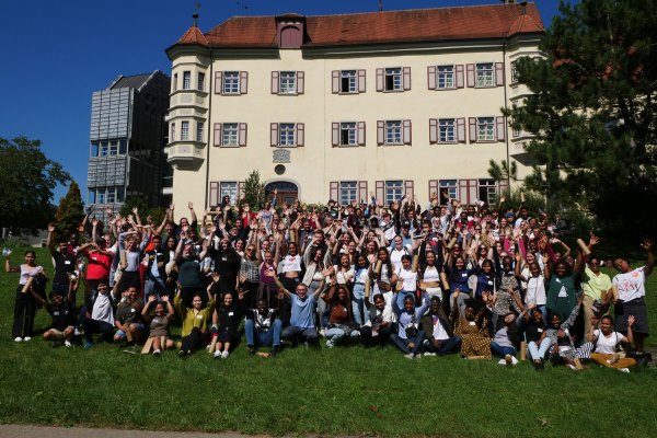 Bei einem Einführungstag Anfang September lernten die neuen Nachwuchskräfte die Stiftung Liebenau aus unterschiedlichen Perspektiven kennen. Mehr als 140 Auszubildende, DH-Studierende und Freiwilligendienstleistende nahmen an der Veranstaltung teil.