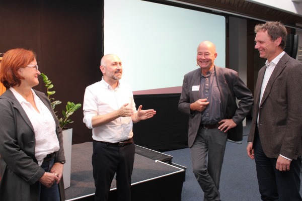 Das Bild zeigt Ulla Mosthaf (Praxis Autismus Südwest Karlsruhe), Dr. Salvatore Corbisiero (Tagesklinik Luzern), Manfred König (Fachdienst Diagnostik & Entwicklung am BBW Ravensburg) und Christian Braun (Geschäftsführer BBW Ravensburg)