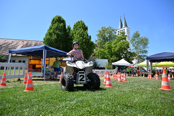 Eine beliebte Attraktion ist die Kinder-Quadstrecke des Quad-ATV-Clubs Schussental. Foto: Felix Kästle