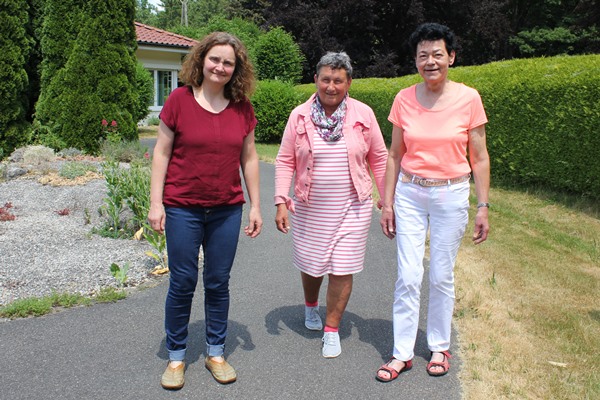 Margret Mangler (von links), Betha Küble und Andrea Graetsch gehören zu den besonders langjährigen Mitarbeiterinnen und Mitarbeitern im Spital Neutann. Gemeinsam bringen es die drei Frauen auf 111 Dienstjahre. 