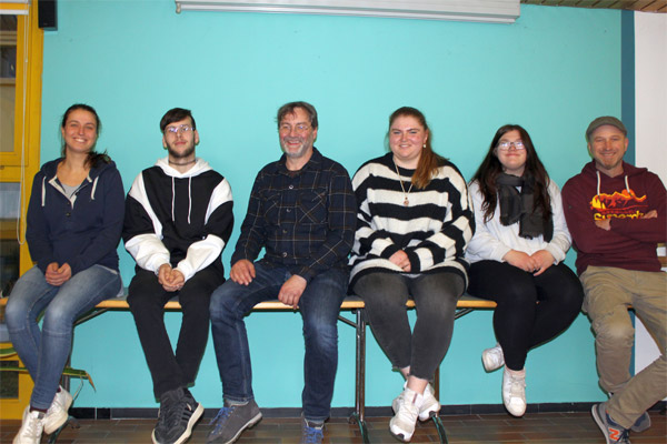 Eine Arbeitsgruppe aus Jugendlichen und Mitarbeitenden am Fachzentrum Hegenberg machte das Regelwerk. Es soll den Gebrauch von digitalen Medien sicherer machen. Eine Arbeitsgruppe aus Jugendlichen und Mitarbeitenden am Fachzentrum Hegenberg machte das Regelwerk. Es soll den Gebrauch von digitalen Medien sicherer machen.