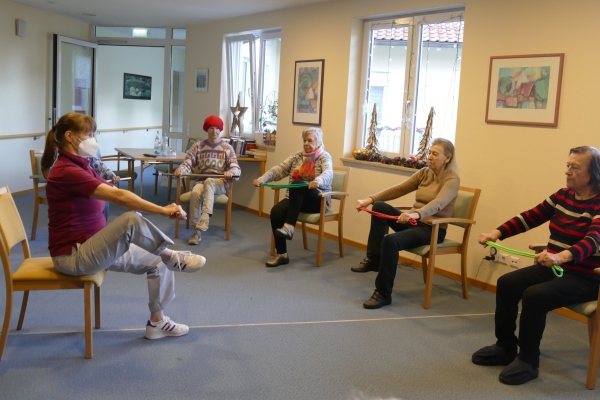 Tag der Gymnastik: Unterschiedliche Hilfsmittel dienen zur Kräftigung der Muskeln. 