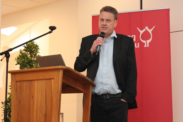 Dr. Brian Fergus Barrett, Psychiater und Psychotherapeut an der St. Lukas-Klinik in Liebenau, moderierte den Fachtag. 