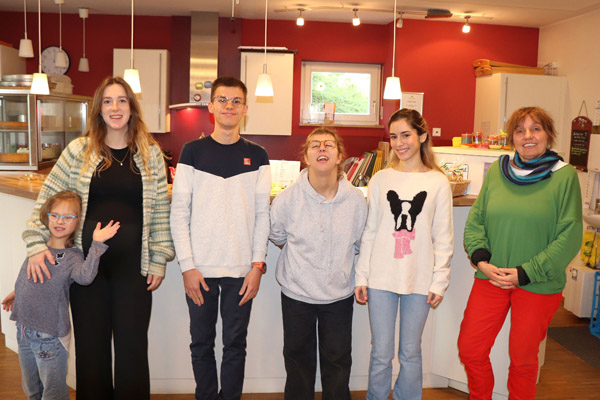 Das Foto zeigt das Team der Samstagsfreizeit.