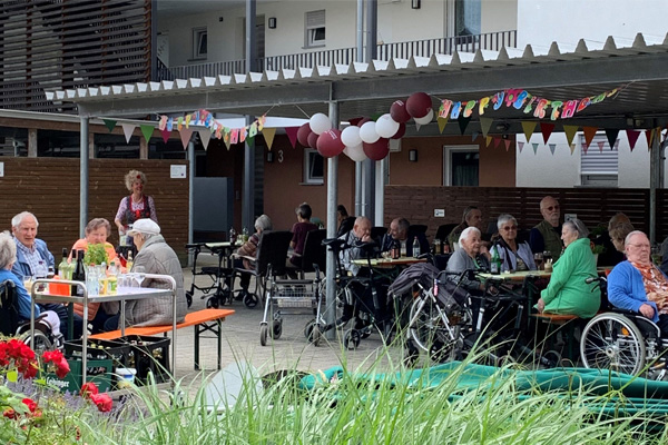 Besucherinnen und Besucher des Tag der offenen Tür