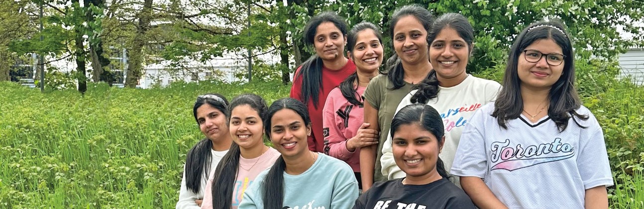 Das Bild zeigt eine Gruppe Pflegeschülerinnen aus Drittstaaten in Liebenau