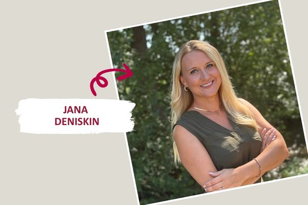 Ein Portraitfoto von einer Frau.