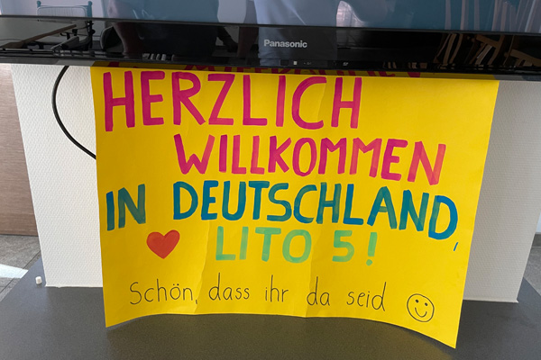 Das Foto zeigt das Willkommensschild.