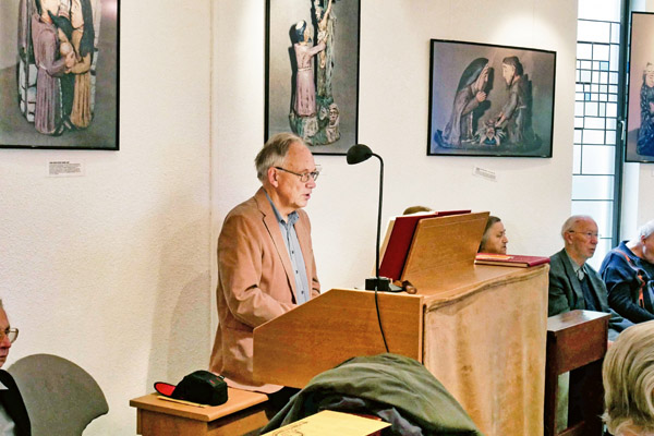 Ein Mann am Klavier