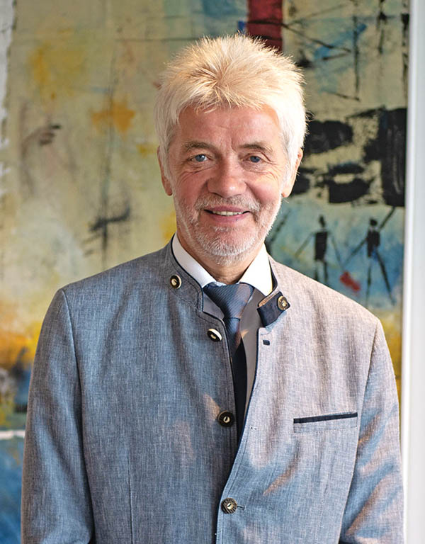Das Foto zeigt Dr. Franz Steinle