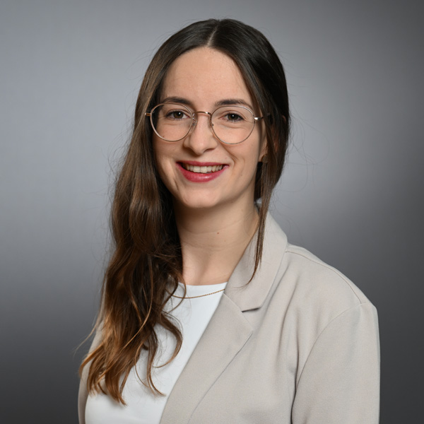 Portrait von Lisa Moser.